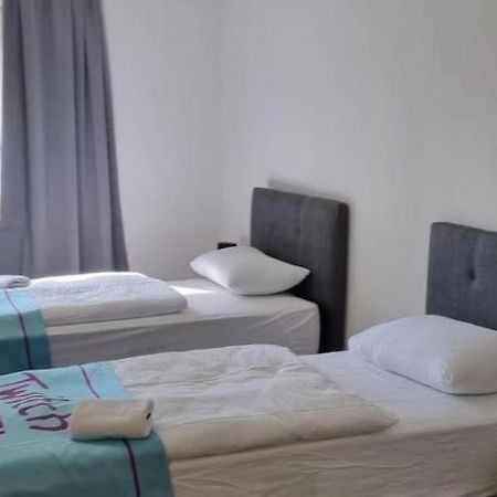 Twitch Apartments อาคิม ภายนอก รูปภาพ